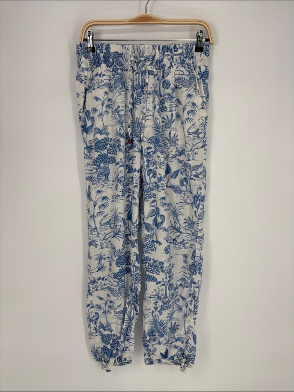 🪵 Nicole Miller linen rayon Blue and White Tropical Print Joggers